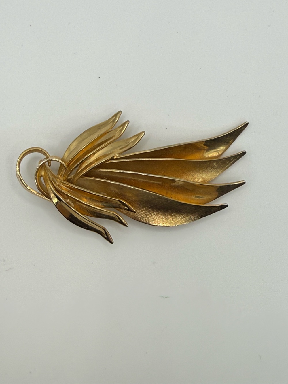 Vintage Gold Tone Leaf Spray Brooch Pin Sculptural 3” Unsigned